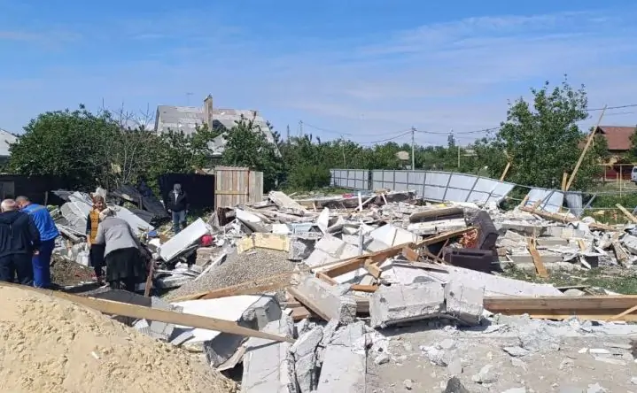 Разрушенный частный дом в посёлке Лиховском. Фото из Telegram-канала Васили Голубева