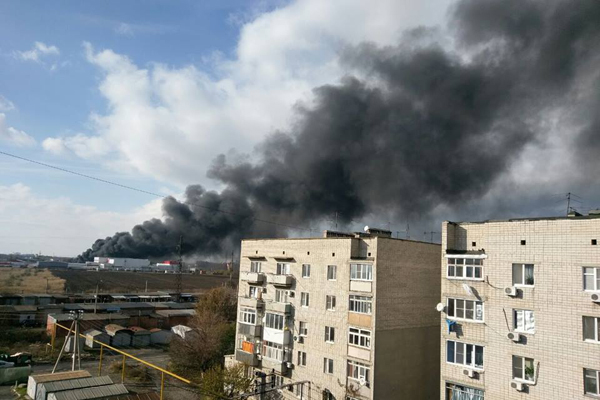 Пожар в батайске сегодня сейчас. Пожар в Батайске. Пожар в Батайске 03.12.2022. Пожар в Батайске сегодня.