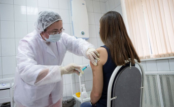 В администрации Ростова заявили о старте детской вакцинации, хотя «Спутника М» очень мало