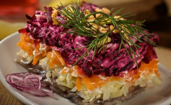 Селёдка под шубой: салат с норвежскими корнями или олицетворение буржуазии и пролетариата
