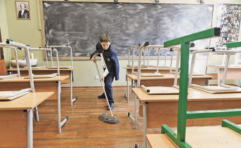 Школьников Ростовской области собираются обязать мыть полы и дежурить в столовой