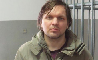 В Таганроге задержанный мужчина избил полицейского, забрал у него автомат с патронами и сбежал