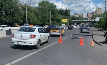 В Ростове Volkswagen сбил мужчину на электросамокате, пострадавший скончался