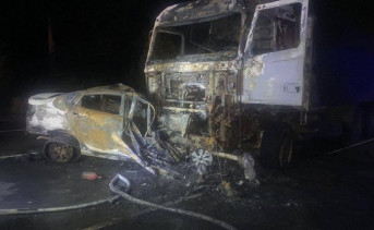 В Ростовской области мужчина погиб в загоревшейся после столкновения с грузовиком иномарке