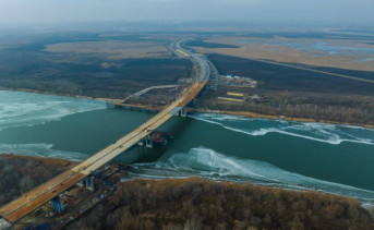 На новом скоростном обходе Ростова установили все пролёты 2-километрового моста через Дон