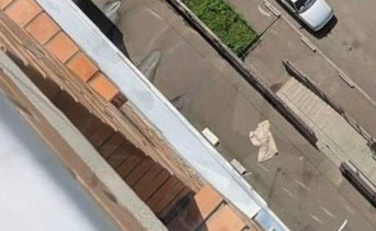 В Ростове под окнами многоэтажки нашли тело девушки