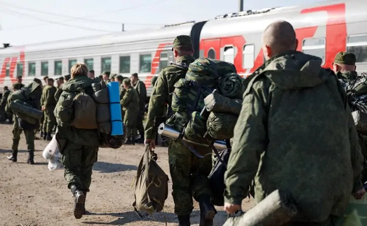 Мобилизованные грузятся на поезд. Фото Алексей Волхонский / V1.RU