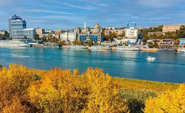 Октябрь в Ростове. Фото Дениса Демкова.