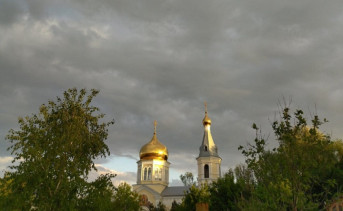 Штормовое предупреждение из-за ливня и сильного ветра объявлено в Ростовской области