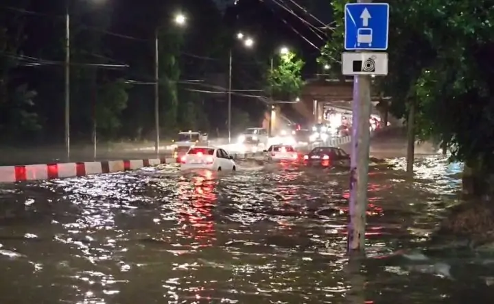 Затопленная Стадионная в Ростове. Фото из соцсети