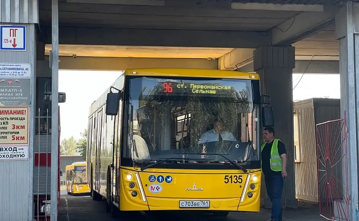Автобус одного из АТП Ростова, выходящий на маршрут. Фото «Ростовский городской транспорт»