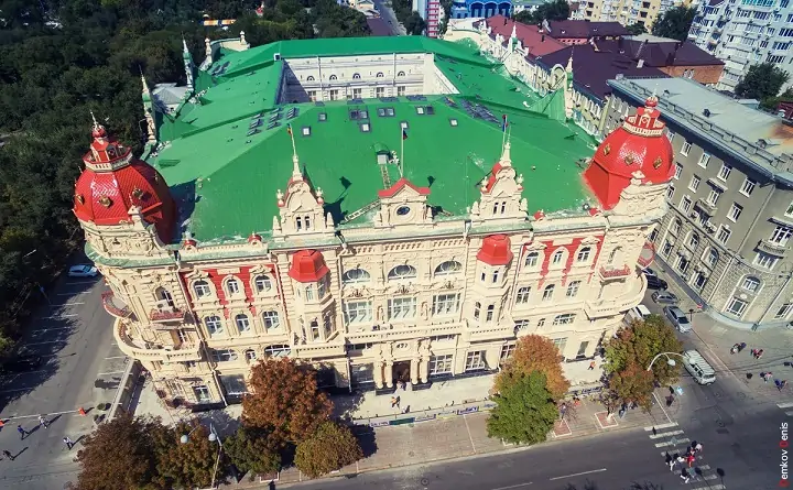 Здание администрации и городской думы Ростова. Фото Дениса Демкова.