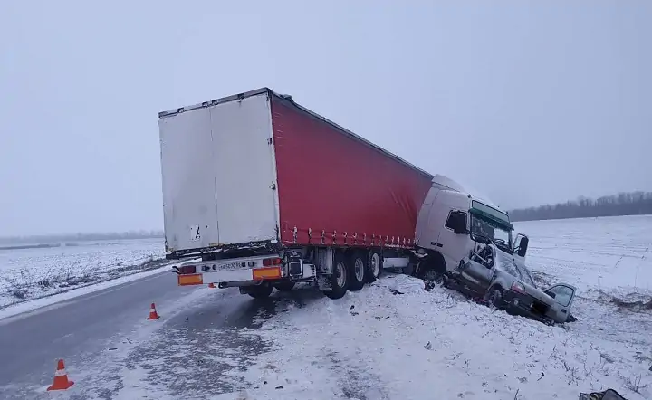 Фото с места ДТП отдела пропаганды ГИБДД по Ростовской области