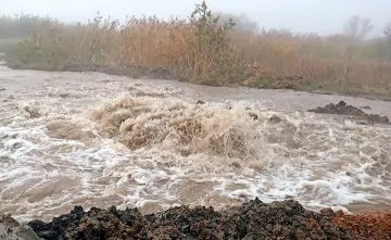 Место крупного порыва, из-за которого без воды осталась часть Новочеркасска. Фото из Telegram-канала Юрия Лысенко