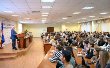 Встреча Василия Высокова со студентами ДГТУ. Фото пресс-службы банка «Центр-инвест»