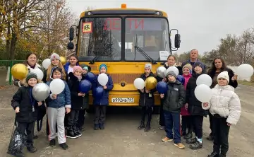 Новый автобус в одной из школ Ростовской области. Фото donland.ru