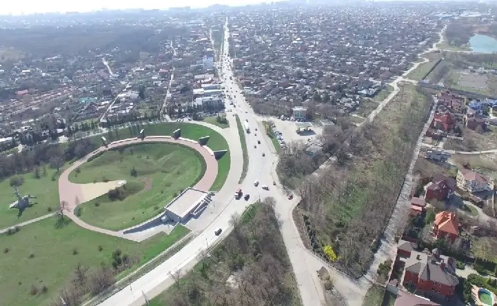 Дорога возле Змиёвской балки. Скриншот с видео с YouTube