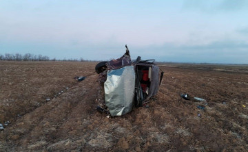 В Ростовской области легковушка вылетела с дороги и опрокинулась, погиб водитель