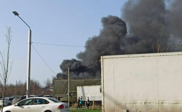 В Ростове на Западном тушат крупный пожар в районе областного МРЭО