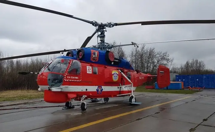 Вертолёт Ка-32 используется для тушения пожаров. Фото Baza