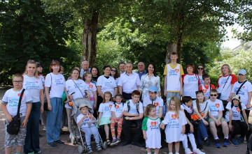 Более 200 особенных детей из Ростовской области посетили зоопарк в канун Дня защиты детей