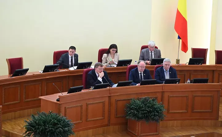 Депутаты на заседании. Фото zsro.ru