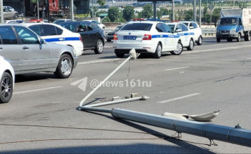 В Ростове сотрудника ДПС ударило током, когда он пытался убрать провода с дороги