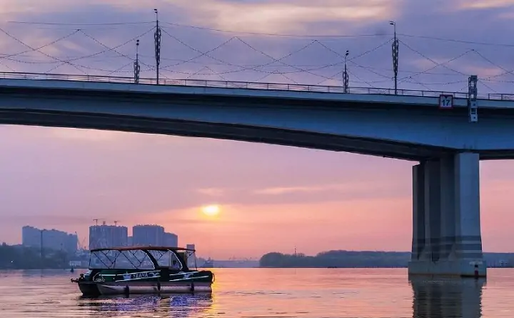 Мост через реку Дон. Фото Дениса Демкова
