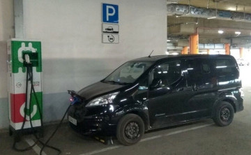 В Ростове запретили парковку рядом с зарядными станциями для электромобилей
