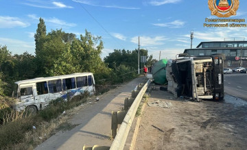 Под Ростовом бетономешалка врезалась в автобус, пострадали восемь человек