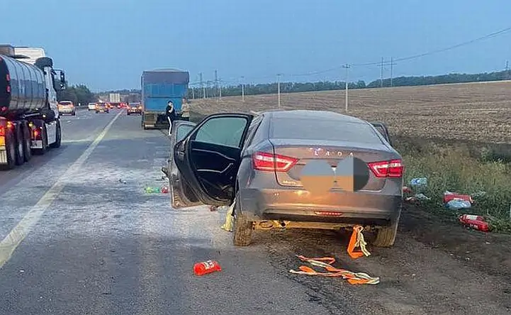 Фото с места ДТП отдела пропаганды УГИБДД по Ростовской области