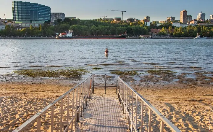 Пляж на Левом берегу Дона. Фото Дениса Демкова