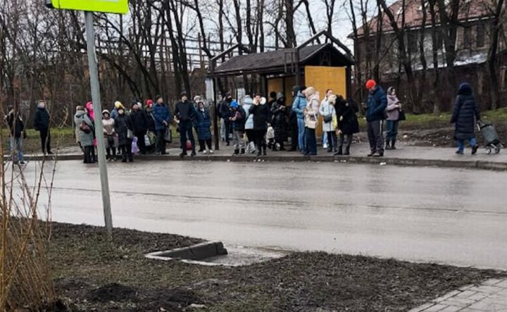 В Ростове жители Суворовского остались без автобусов из-за обысков в транспортной компании