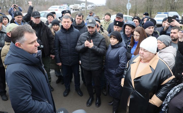 Семикаракорцы уверены, что в городе уже закопали десятки тонн песка из Анапы