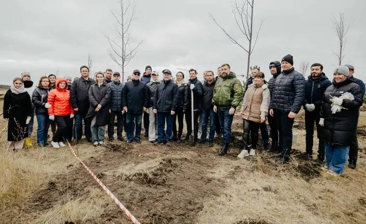 Участники Дня древонасаждения в «Новом Ростове». Фото пресс-службы «ЮСИ»