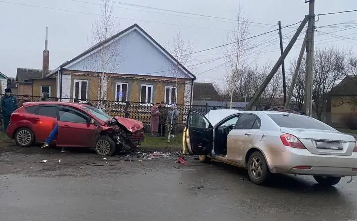 Фото с места ДТП отдела пропаганды УГИБДД по Ростовской области